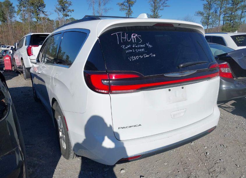 Photo 3 of 2022 Chrysler Pacifica TOURING L (VIN 2C4RC1BG6NR167748)