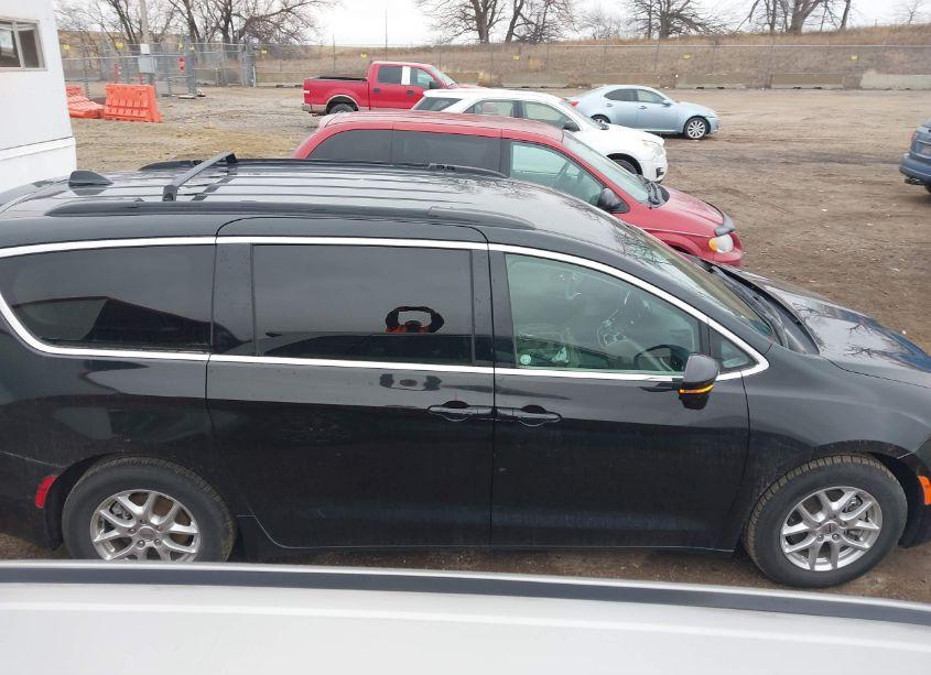 Photo 13 of 2022 Chrysler Pacifica TOURING L (VIN 2C4RC1BG6NR177034)