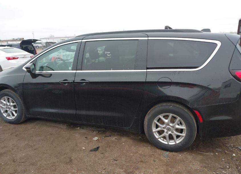 Photo 14 of 2022 Chrysler Pacifica TOURING L (VIN 2C4RC1BG6NR177034)