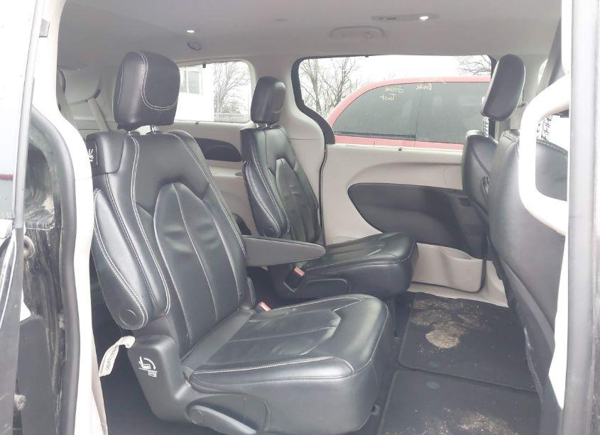 Photo 8 of 2022 Chrysler Pacifica TOURING L (VIN 2C4RC1BG6NR177034)