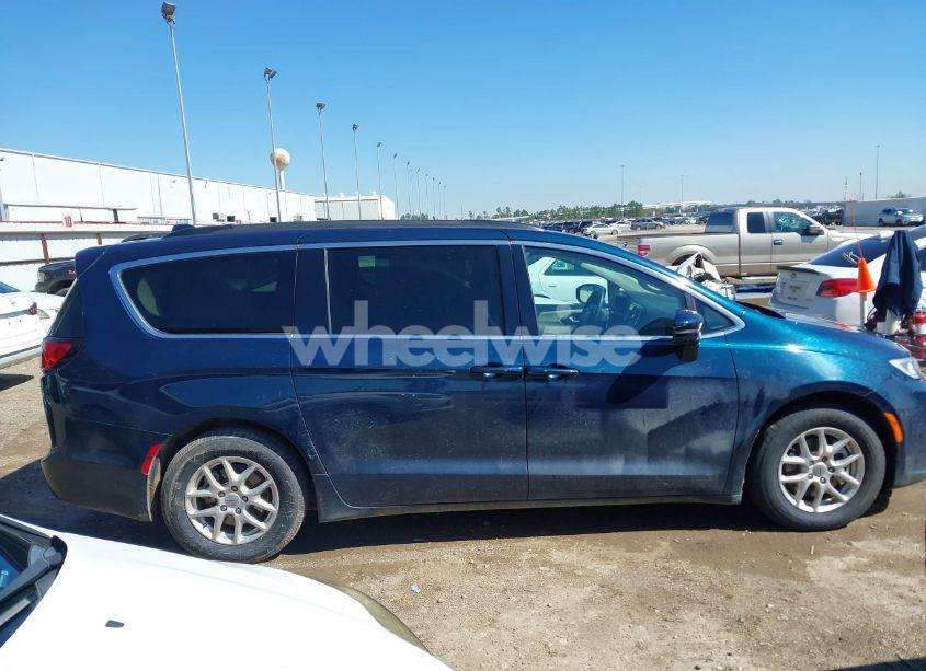 Photo 13 of 2022 Chrysler Pacifica TOURING L (VIN 2C4RC1BG6NR182203)