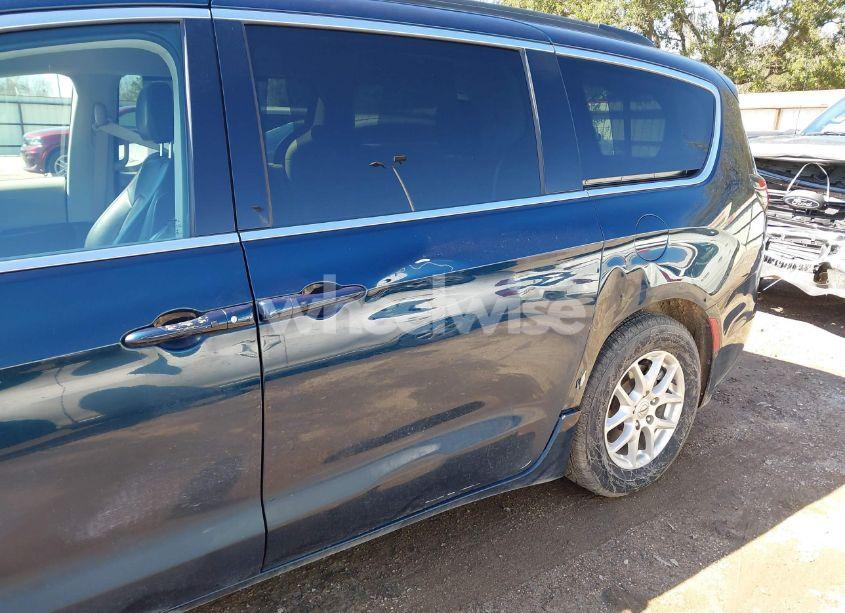 Photo 6 of 2022 Chrysler Pacifica TOURING L (VIN 2C4RC1BG6NR182203)