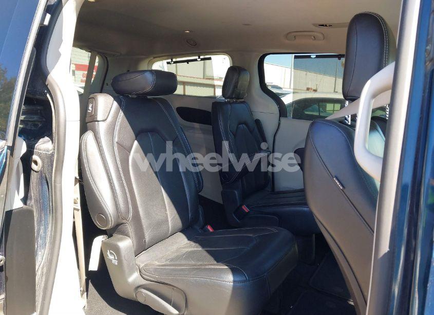 Photo 8 of 2022 Chrysler Pacifica TOURING L (VIN 2C4RC1BG6NR182203)