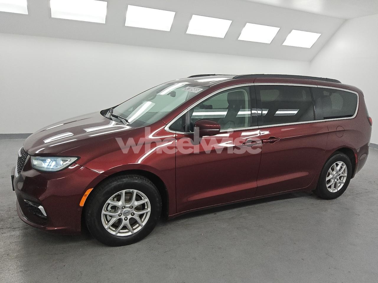 2022 CHRYSLER PACIFICA TOURING L (VIN 2C4RC1BG6NR185294) main photo