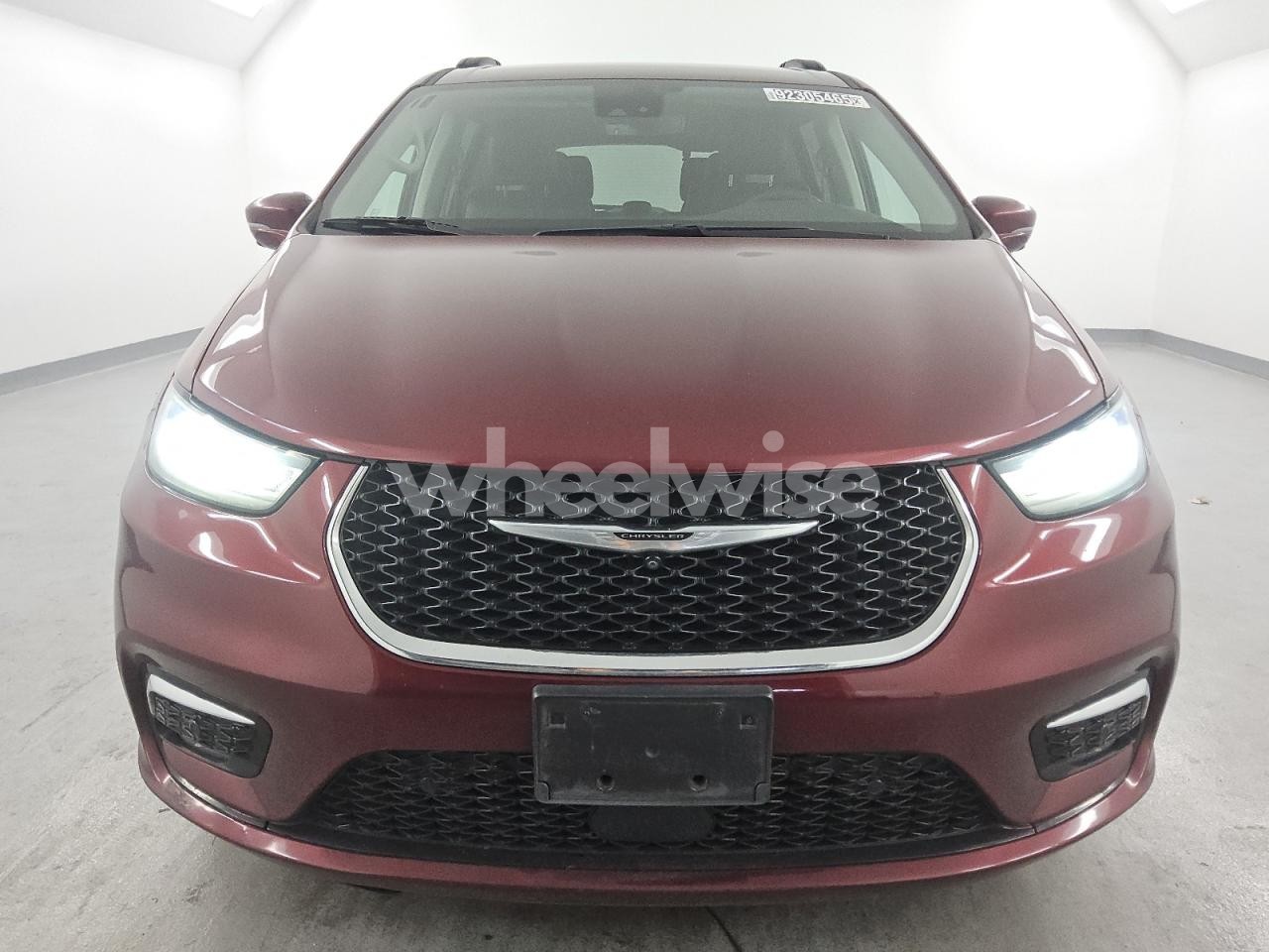 Photo 5 of 2022 CHRYSLER PACIFICA TOURING L (VIN 2C4RC1BG6NR185294)
