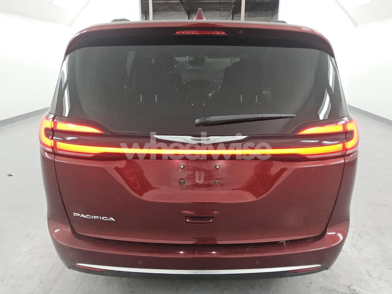 Photo 6 of 2022 CHRYSLER PACIFICA TOURING L (VIN 2C4RC1BG6NR185294)