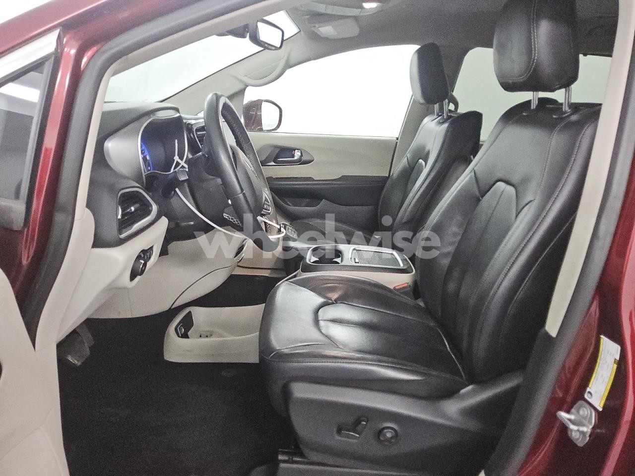 Photo 7 of 2022 CHRYSLER PACIFICA TOURING L (VIN 2C4RC1BG6NR185294)