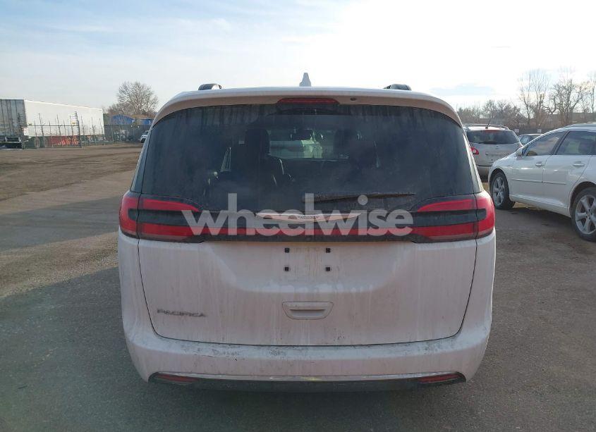 Photo 16 of 2022 Chrysler Pacifica TOURING L (VIN 2C4RC1BG6NR188812)