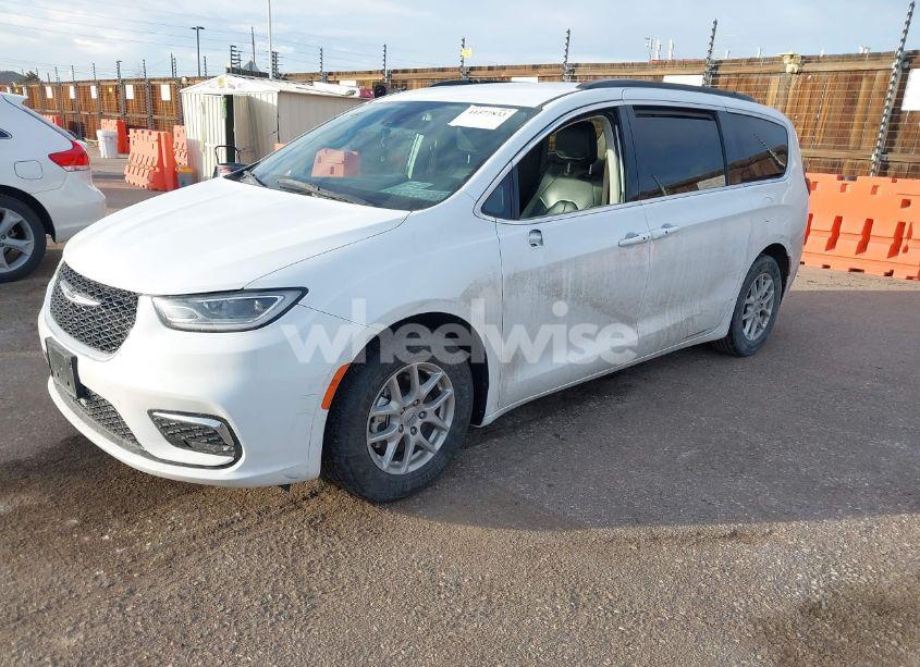 Photo 2 of 2022 Chrysler Pacifica TOURING L (VIN 2C4RC1BG6NR188812)