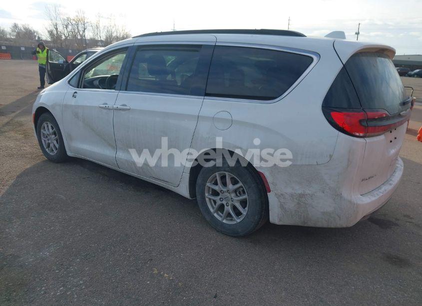 Photo 3 of 2022 Chrysler Pacifica TOURING L (VIN 2C4RC1BG6NR188812)