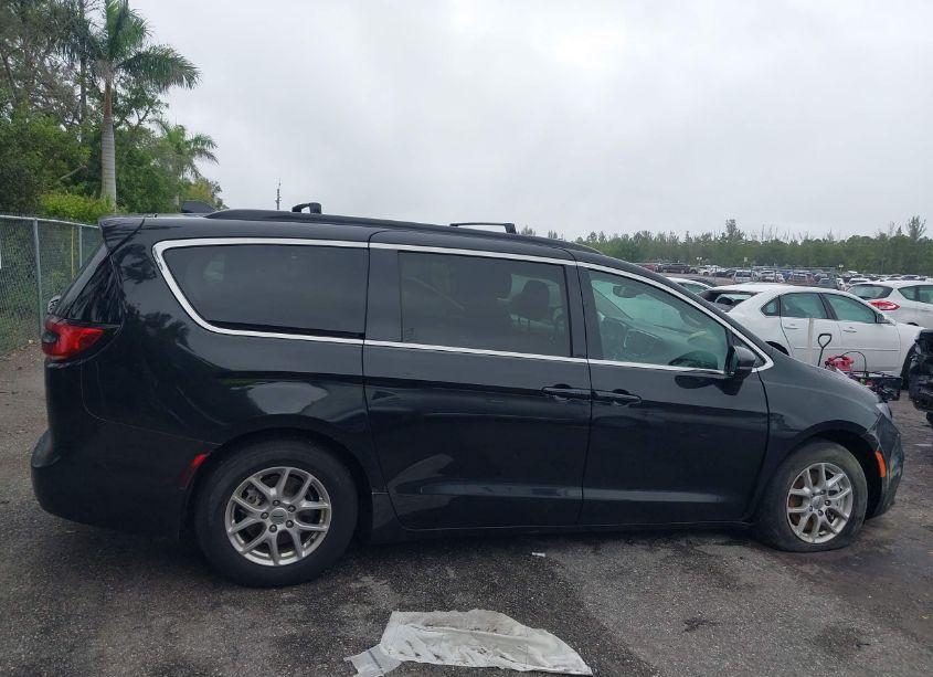 Photo 13 of 2022 Chrysler Pacifica TOURING L (VIN 2C4RC1BG6NR190222)