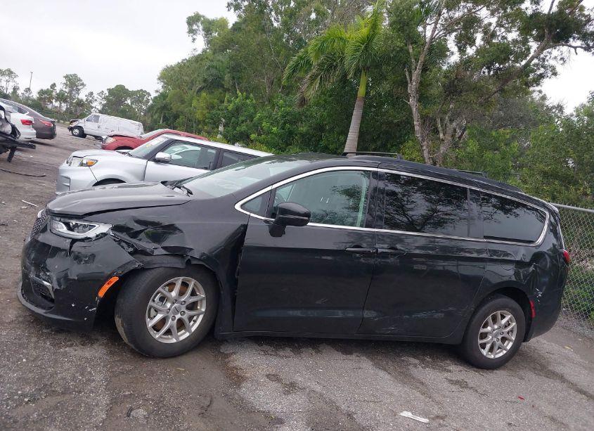 Photo 14 of 2022 Chrysler Pacifica TOURING L (VIN 2C4RC1BG6NR190222)