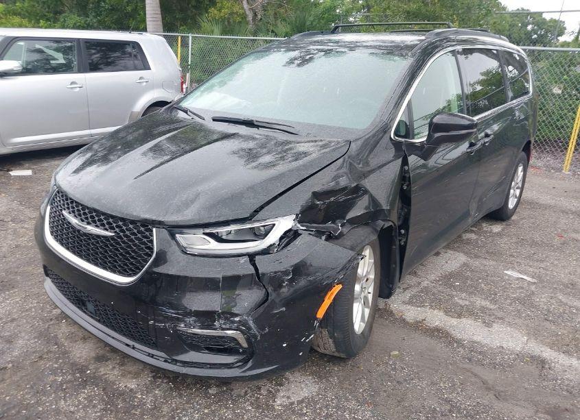 Photo 2 of 2022 Chrysler Pacifica TOURING L (VIN 2C4RC1BG6NR190222)