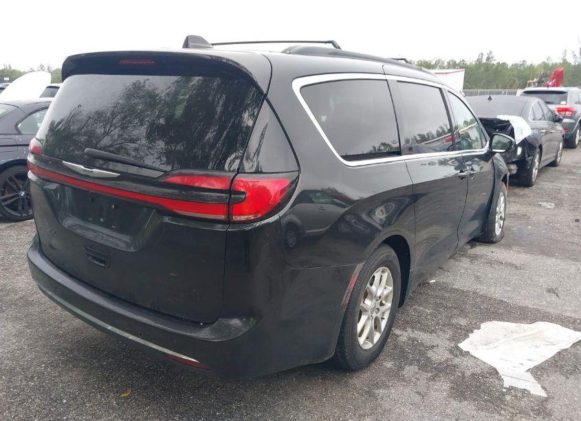 Photo 4 of 2022 Chrysler Pacifica TOURING L (VIN 2C4RC1BG6NR190222)
