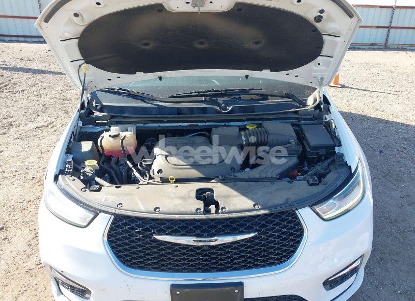 Photo 10 of 2022 Chrysler Pacifica TOURING L (VIN 2C4RC1BG6NR198983)