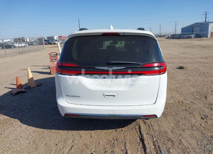 Photo 16 of 2022 Chrysler Pacifica TOURING L (VIN 2C4RC1BG6NR198983)