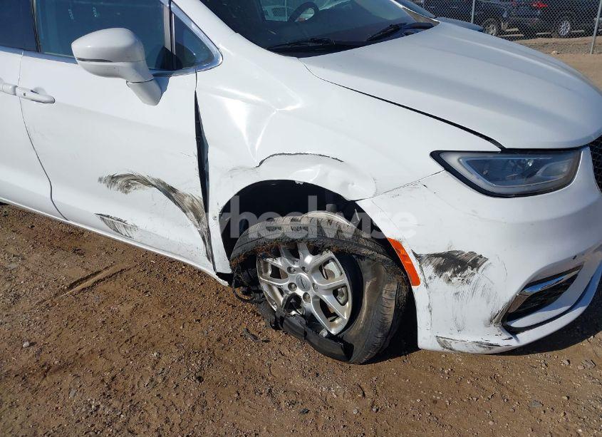 Photo 6 of 2022 Chrysler Pacifica TOURING L (VIN 2C4RC1BG6NR198983)