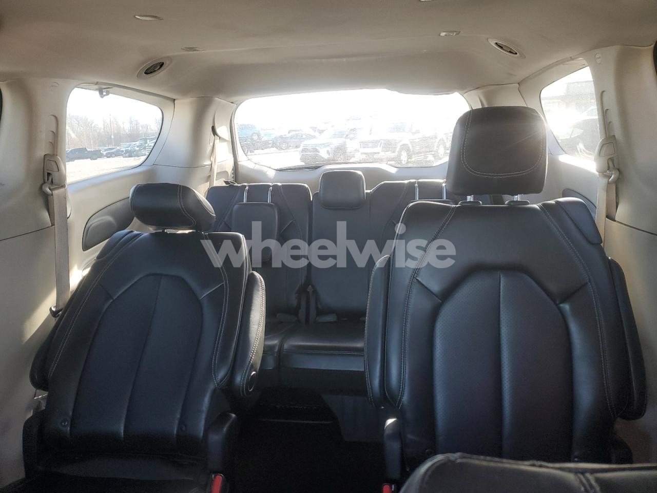 Photo 10 of 2023 CHRYSLER PACIFICA TOURING L (VIN 2C4RC1BG6PR529418)