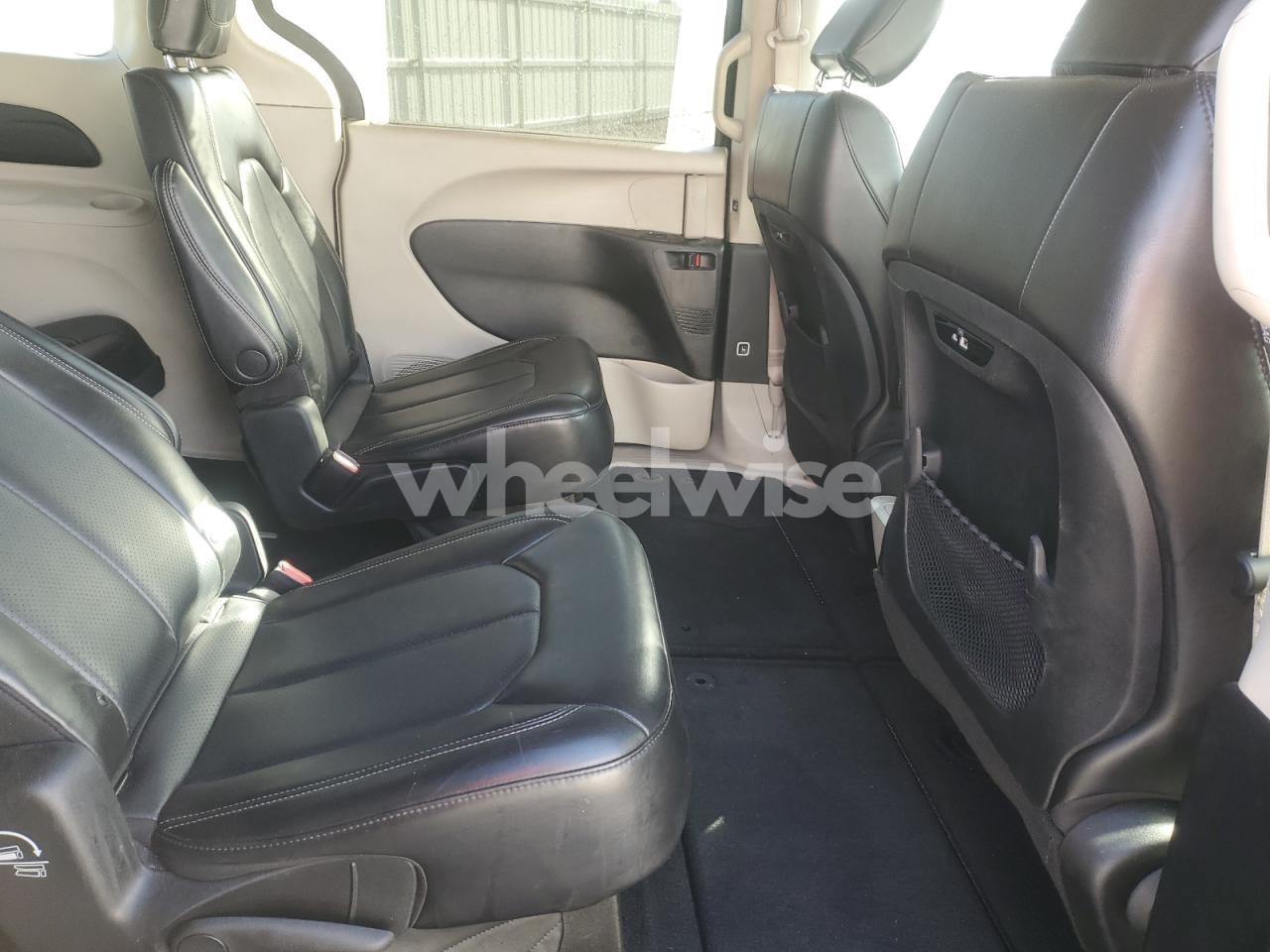 Photo 11 of 2023 CHRYSLER PACIFICA TOURING L (VIN 2C4RC1BG6PR529418)