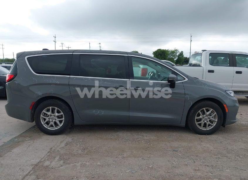 Photo 13 of 2023 Chrysler Pacifica TOURING L (VIN 2C4RC1BG6PR532996)