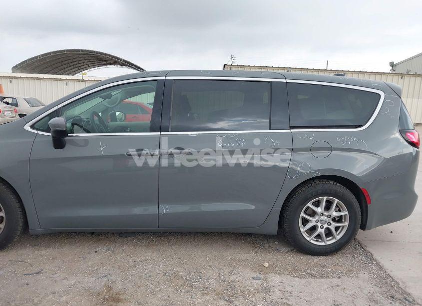 Photo 14 of 2023 Chrysler Pacifica TOURING L (VIN 2C4RC1BG6PR532996)