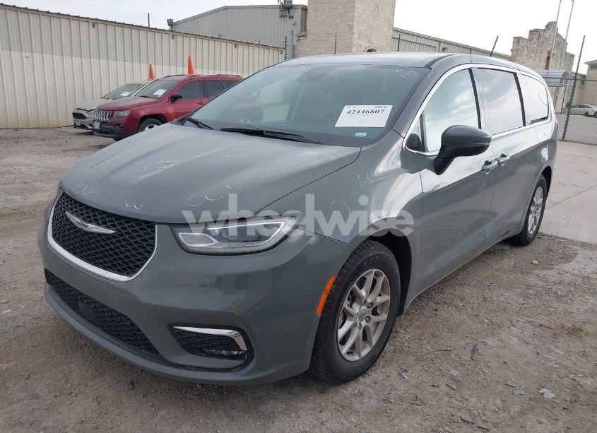 Photo 2 of 2023 Chrysler Pacifica TOURING L (VIN 2C4RC1BG6PR532996)
