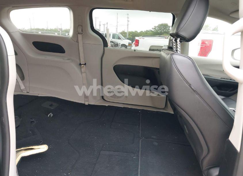 Photo 8 of 2023 Chrysler Pacifica TOURING L (VIN 2C4RC1BG6PR532996)