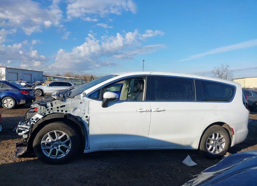 Photo 14 of 2023 Chrysler Pacifica TOURING L (VIN 2C4RC1BG6PR549460)