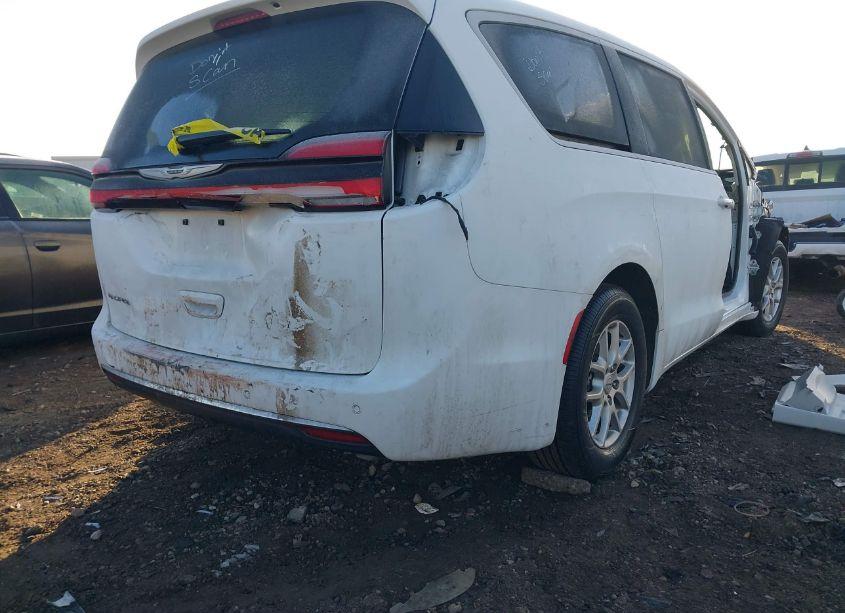 Photo 4 of 2023 Chrysler Pacifica TOURING L (VIN 2C4RC1BG6PR549460)