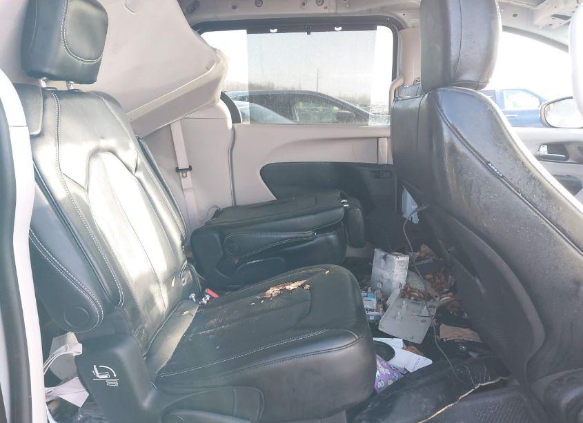 Photo 8 of 2023 Chrysler Pacifica TOURING L (VIN 2C4RC1BG6PR549460)