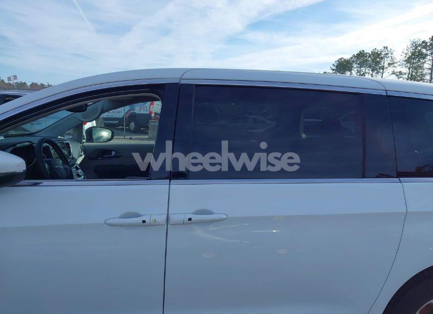 Photo 14 of 2023 Chrysler Pacifica TOURING L (VIN 2C4RC1BG6PR577453)