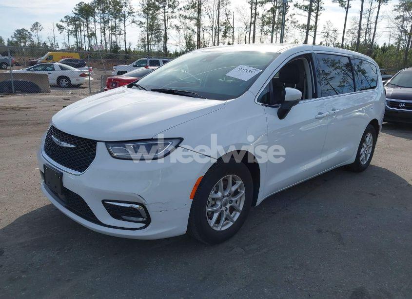 Photo 2 of 2023 Chrysler Pacifica TOURING L (VIN 2C4RC1BG6PR577453)