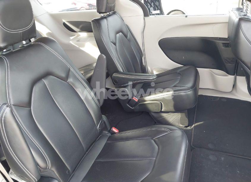 Photo 8 of 2023 Chrysler Pacifica TOURING L (VIN 2C4RC1BG6PR577453)