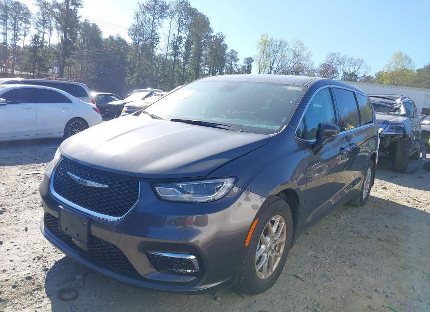 Photo 2 of 2023 Chrysler Pacifica TOURING L (VIN 2C4RC1BG6PR585911)