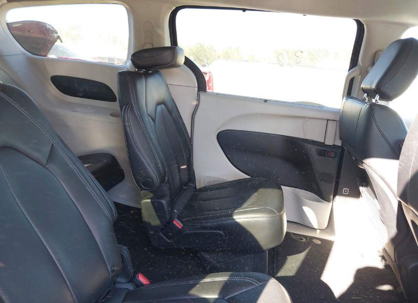 Photo 8 of 2023 Chrysler Pacifica TOURING L (VIN 2C4RC1BG6PR585911)