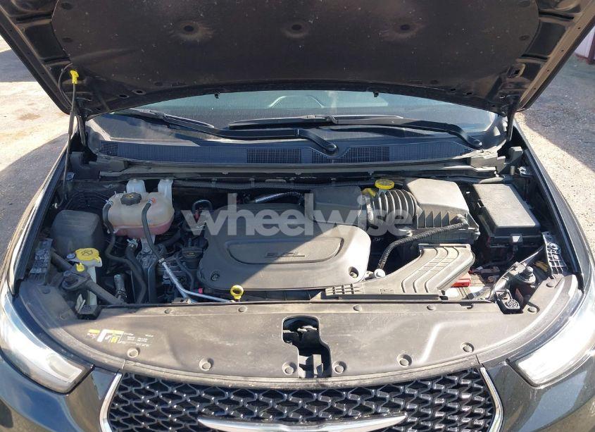 Photo 10 of 2023 Chrysler Pacifica TOURING L (VIN 2C4RC1BG6PR627199)