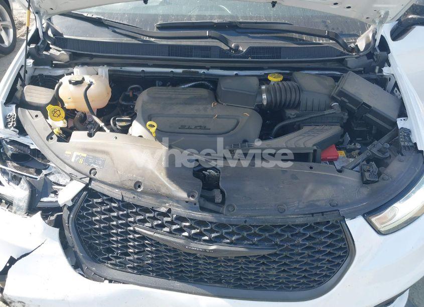 Photo 10 of 2024 Chrysler Pacifica TOURING L (VIN 2C4RC1BG6RR117003)