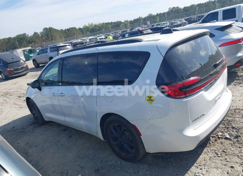 Photo 14 of 2024 Chrysler Pacifica TOURING L (VIN 2C4RC1BG6RR117003)