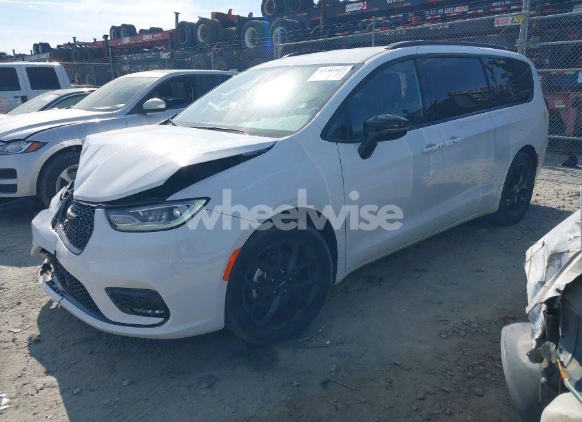 Photo 2 of 2024 Chrysler Pacifica TOURING L (VIN 2C4RC1BG6RR117003)