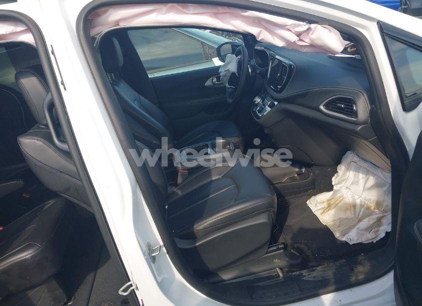 Photo 5 of 2024 Chrysler Pacifica TOURING L (VIN 2C4RC1BG6RR117003)