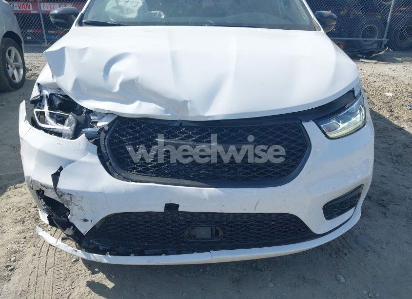 Photo 6 of 2024 Chrysler Pacifica TOURING L (VIN 2C4RC1BG6RR117003)