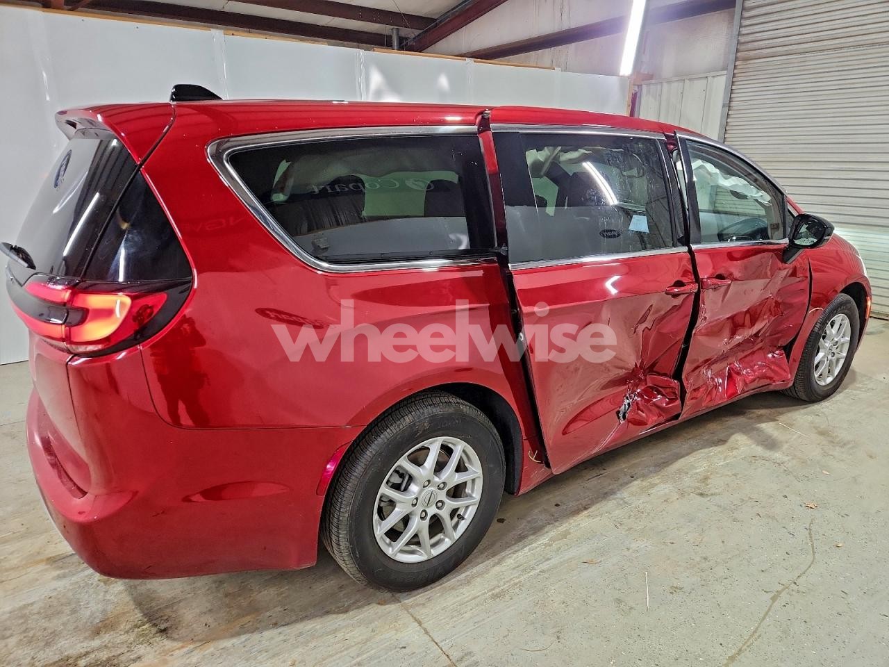 Photo 3 of 2025 CHRYSLER PACIFICA SELECT (VIN 2C4RC1BG6SR532313)