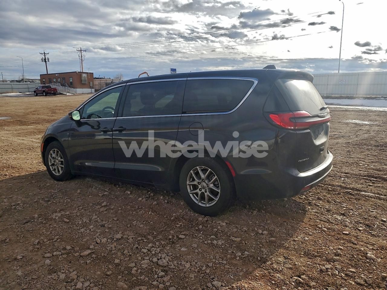 Photo 2 of 2025 CHRYSLER PACIFICA SELECT (VIN 2C4RC1BG6SR555333)