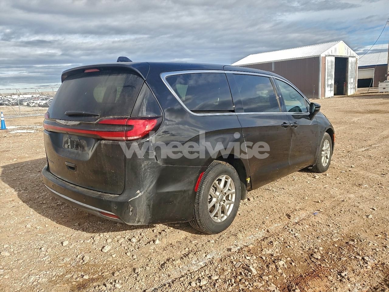 Photo 3 of 2025 CHRYSLER PACIFICA SELECT (VIN 2C4RC1BG6SR555333)