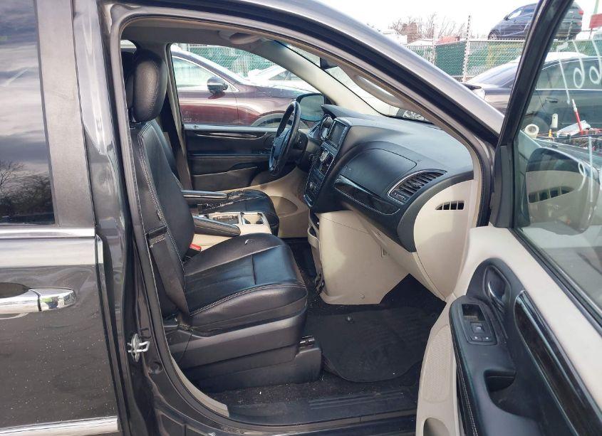 Photo 5 of 2012 Chrysler Town & COUNTRY TOURING (VIN 2C4RC1BG7CR327651)