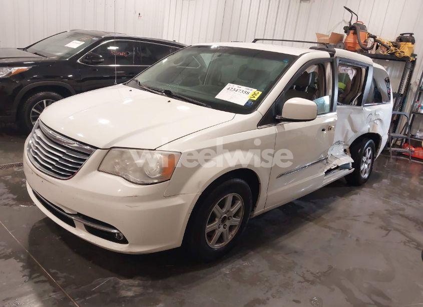 Photo 2 of 2013 Chrysler Town & COUNTRY TOURING (VIN 2C4RC1BG7DR577778)