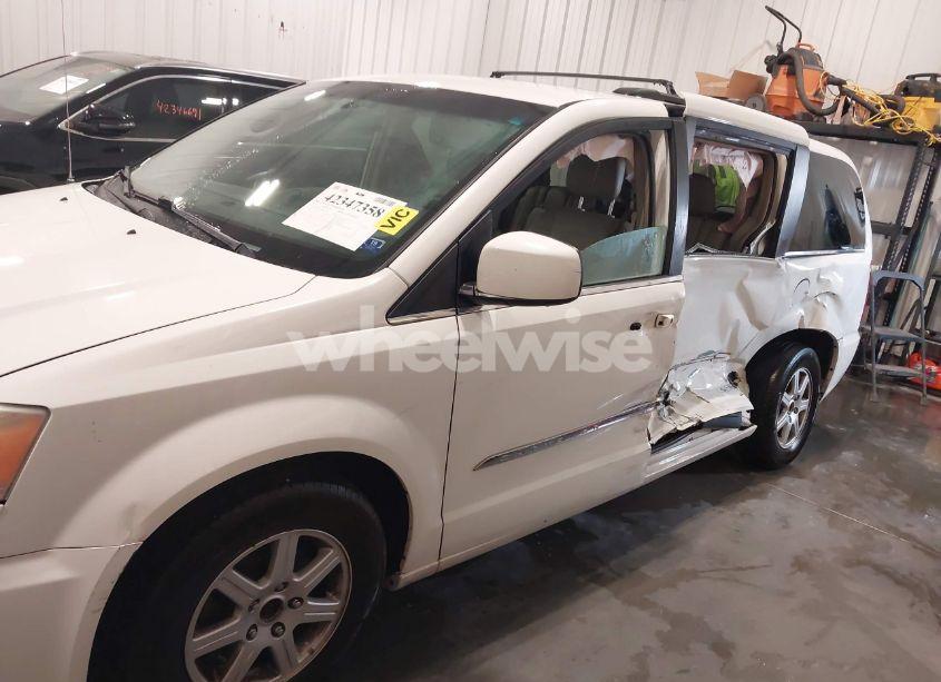 Photo 6 of 2013 Chrysler Town & COUNTRY TOURING (VIN 2C4RC1BG7DR577778)