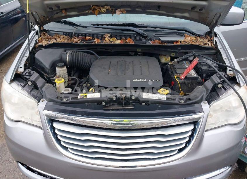 Photo 10 of 2013 Chrysler Town & COUNTRY TOURING (VIN 2C4RC1BG7DR638059)