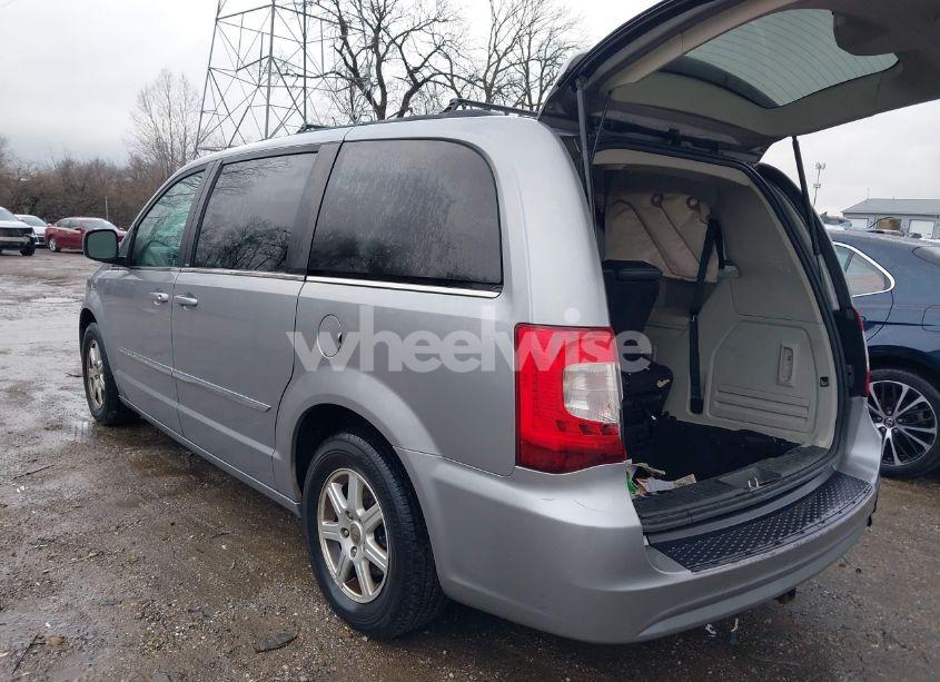 Photo 3 of 2013 Chrysler Town & COUNTRY TOURING (VIN 2C4RC1BG7DR638059)