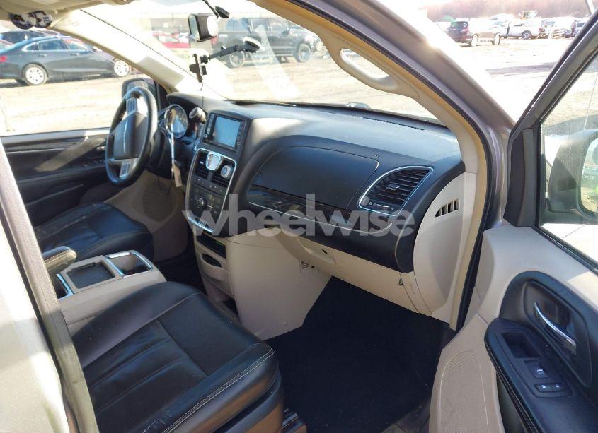 Photo 5 of 2014 Chrysler Town & COUNTRY TOURING (VIN 2C4RC1BG7ER125752)